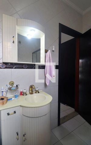 Casa à venda com 140m², 3 quartos e 3 vagasBanheiro da Suíte 2