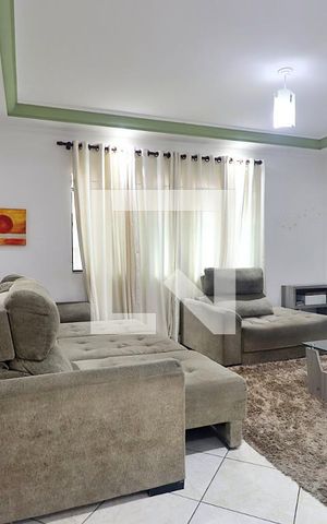 Casa à venda com 140m², 3 quartos e 3 vagasSala