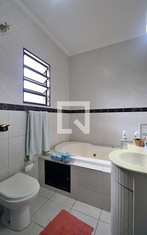 Casa à venda com 140m², 3 quartos e 3 vagasBanheiro da Suíte 2