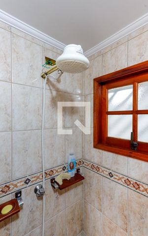 Casa à venda com 232m², 3 quartos e 4 vagasBanheiro de Hóspede