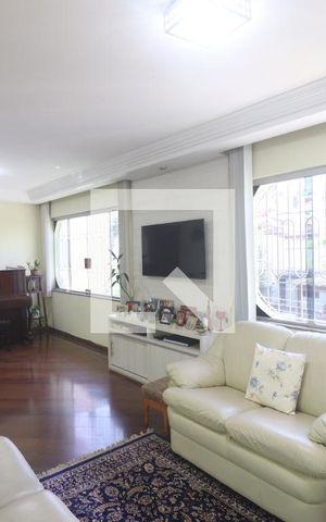Casa à venda com 277m², 4 quartos e 5 vagasSala 