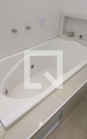 Casa à venda com 277m², 4 quartos e 5 vagasBanheiro Quarto 2