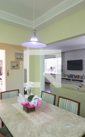 Casa à venda com 277m², 4 quartos e 5 vagasSala  de Jantar