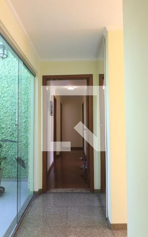 Casa à venda com 277m², 4 quartos e 5 vagasCorredor