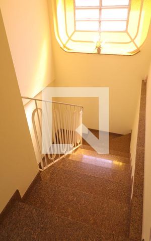 Casa à venda com 277m², 4 quartos e 5 vagasEscada