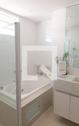 Casa à venda com 277m², 4 quartos e 5 vagasBanheiro Quarto 2