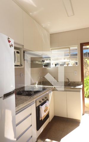 Casa à venda com 277m², 4 quartos e 5 vagasCozinha 