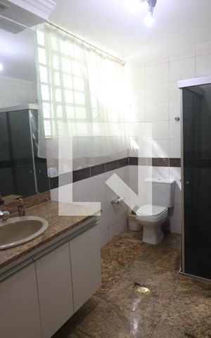 Casa à venda com 277m², 4 quartos e 5 vagasBanheiro 