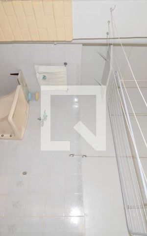 Casa à venda com 77m², 2 quartos e 1 vagaÁrea de Serviço