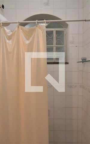 Casa à venda com 77m², 2 quartos e 1 vagaBanheiro