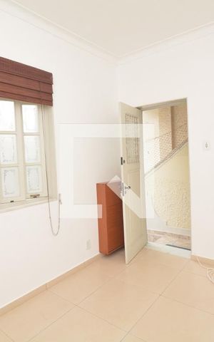 Casa à venda com 77m², 2 quartos e 1 vagaSala