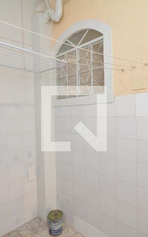 Casa à venda com 77m², 2 quartos e 1 vagaÁrea de Serviço
