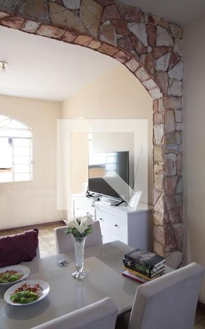 Casa à venda com 360m², 6 quartos e 1 vagaCasa 1 - Sala de Estar e Copa