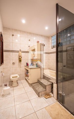 Casa para alugar com 180m², 3 quartos e 6 vagas Casa para alugar com 180m², 3 quartos e 6 vagasBanheiro da Suíte