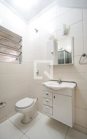 Casa de condomínio à venda com 80m², 2 quartos e sem vagaBanheiro social