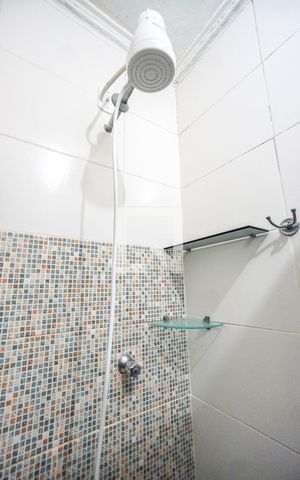 Casa de condomínio à venda com 80m², 2 quartos e sem vagaChuveiro