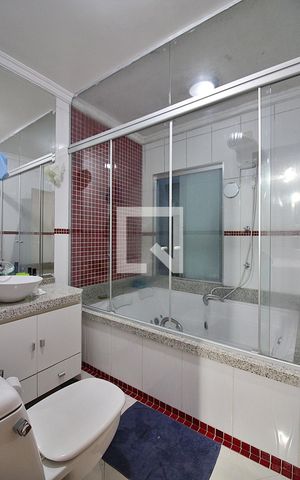 Casa à venda com 270m², 3 quartos e 4 vagasBanheiro do Quarto 1 - Suíte