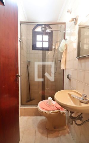 Casa à venda com 520m², 4 quartos e sem vagaBanheiro do Cômodo Extra Inferior