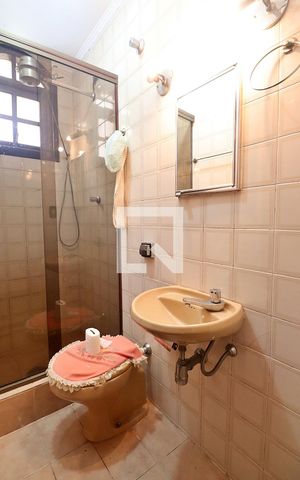 Casa à venda com 520m², 4 quartos e sem vagaBanheiro do Cômodo Extra Inferior
