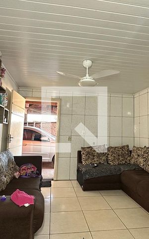 Casa à venda com 90m², 2 quartos e 2 vagasSala