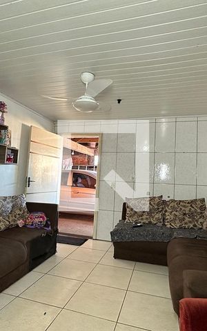 Casa à venda com 90m², 2 quartos e 2 vagasSala