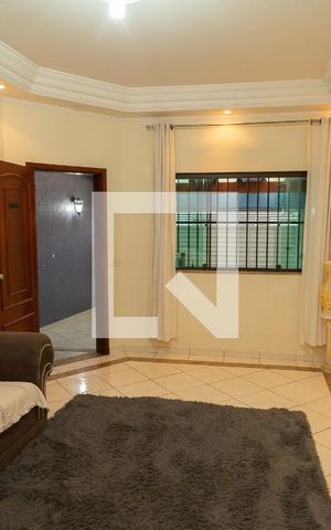 Casa à venda com 199m², 3 quartos e 2 vagas Casa à venda com 199m², 3 quartos e 2 vagasSala