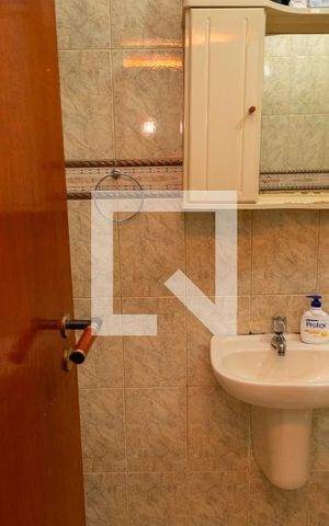 Casa à venda com 199m², 3 quartos e 2 vagas Casa à venda com 199m², 3 quartos e 2 vagasBanheiro Social
