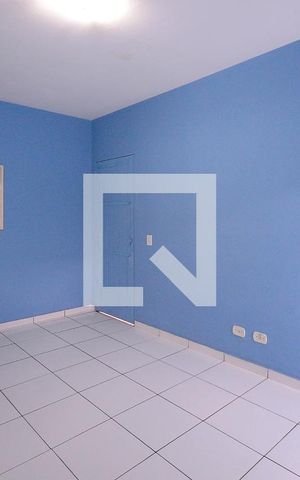 Casa à venda com 85m², 2 quartos e 6 vagas Casa à venda com 85m², 2 quartos e 6 vagasSala