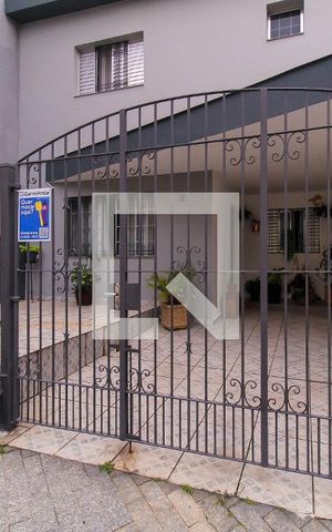 Casa à venda com 200m², 4 quartos e 2 vagas Casa à venda com 200m², 4 quartos e 2 vagasFachada