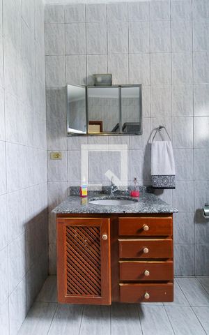 Casa à venda com 200m², 4 quartos e 2 vagas Casa à venda com 200m², 4 quartos e 2 vagasBanheiro da Suíte 2