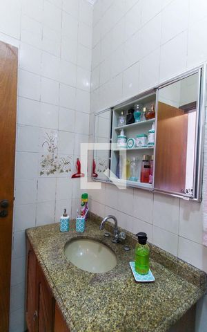 Casa à venda com 200m², 4 quartos e 2 vagas Casa à venda com 200m², 4 quartos e 2 vagasBanheiro da Suíte 2