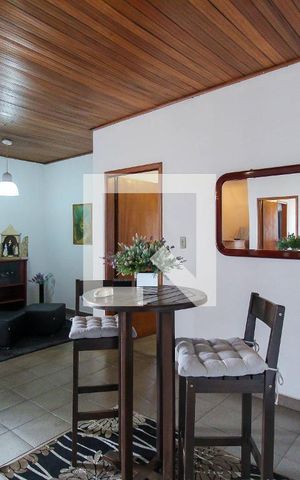 Casa à venda com 200m², 4 quartos e 2 vagas Casa à venda com 200m², 4 quartos e 2 vagasEntre Quartos