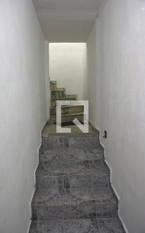 Studio para alugar com 35m², 1 quarto e sem vagaEscada