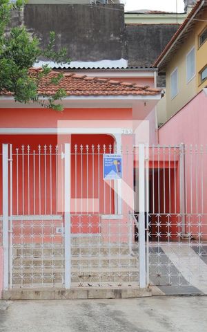 Casa à venda com 250m², 2 quartos e 4 vagasFachada