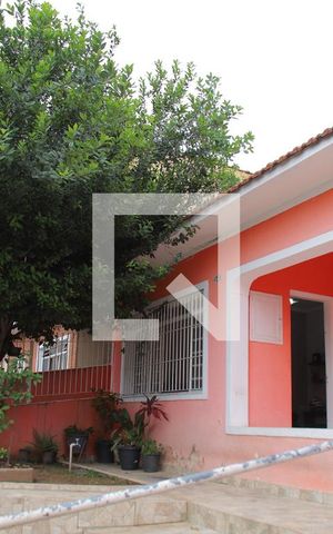 Casa à venda com 250m², 2 quartos e 4 vagasFachada