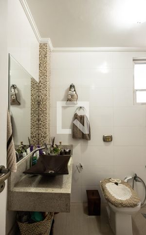 Apartamento à venda com 58m², 2 quartos e 1 vaga Apartamento à venda com 58m², 2 quartos e 1 vagaBanheiro Social