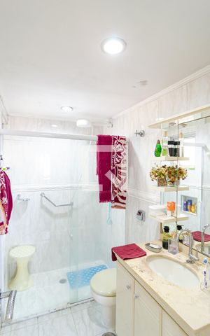 Apartamento à venda com 70m², 2 quartos e sem vaga Apartamento à venda com 70m², 2 quartos e sem vagaBanheiro Social