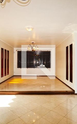 Casa à venda com 358m², 4 quartos e 4 vagasSala dois Ambientes