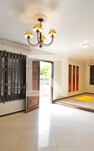 Casa à venda com 358m², 4 quartos e 4 vagasSala dois Ambientes