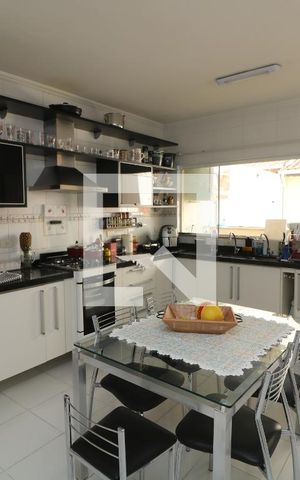 Casa à venda com 165m², 3 quartos e 3 vagasCozinha