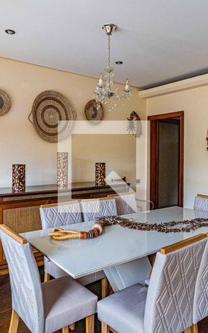 Casa à venda com 350m², 4 quartos e 3 vagas Casa à venda com 350m², 4 quartos e 3 vagasSala