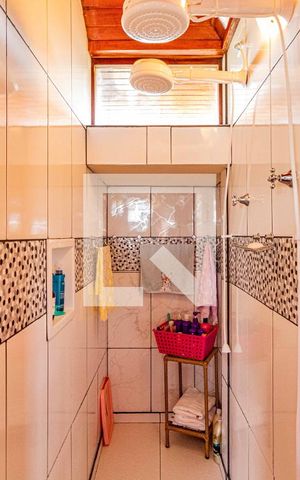 Casa à venda com 350m², 4 quartos e 3 vagas Casa à venda com 350m², 4 quartos e 3 vagasSuite 4 - Banheiro