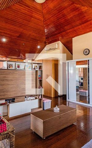 Casa à venda com 350m², 4 quartos e 3 vagas Casa à venda com 350m², 4 quartos e 3 vagasSuite 4