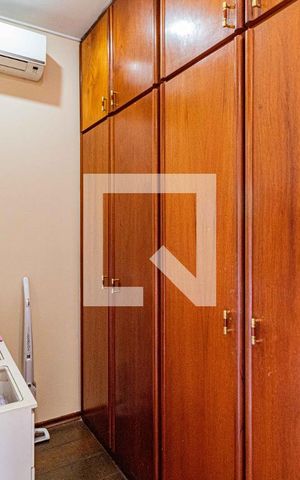 Casa à venda com 350m², 4 quartos e 3 vagas Casa à venda com 350m², 4 quartos e 3 vagasSuite 3 - Closet
