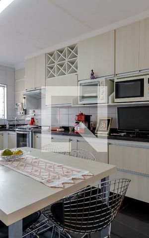 Casa à venda com 130m², 2 quartos e 2 vagas Casa à venda com 130m², 2 quartos e 2 vagasCozinha