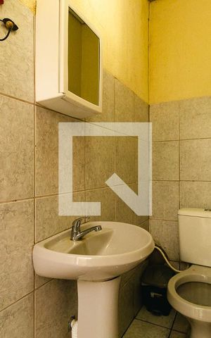 Casa à venda com 280m², 5 quartos e 6 vagasBanheiro de serviço