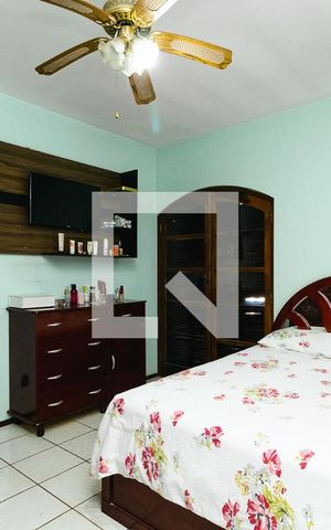 Casa à venda com 280m², 5 quartos e 6 vagasQuarto Suíte