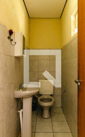 Casa à venda com 280m², 5 quartos e 6 vagasBanheiro de serviço