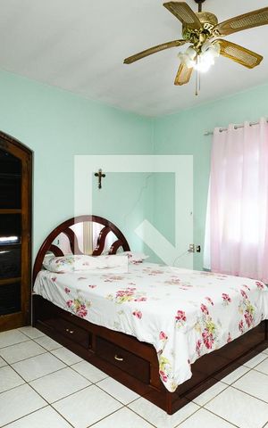 Casa à venda com 280m², 5 quartos e 6 vagasQuarto Suíte