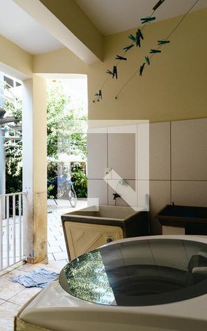 Casa à venda com 280m², 5 quartos e 6 vagasÁrea de Serviço